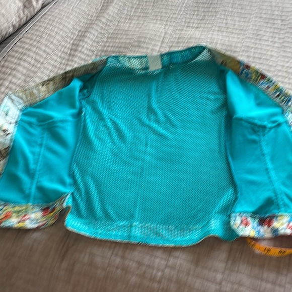 Italian buttoned meshed top - Picture 10 of 11